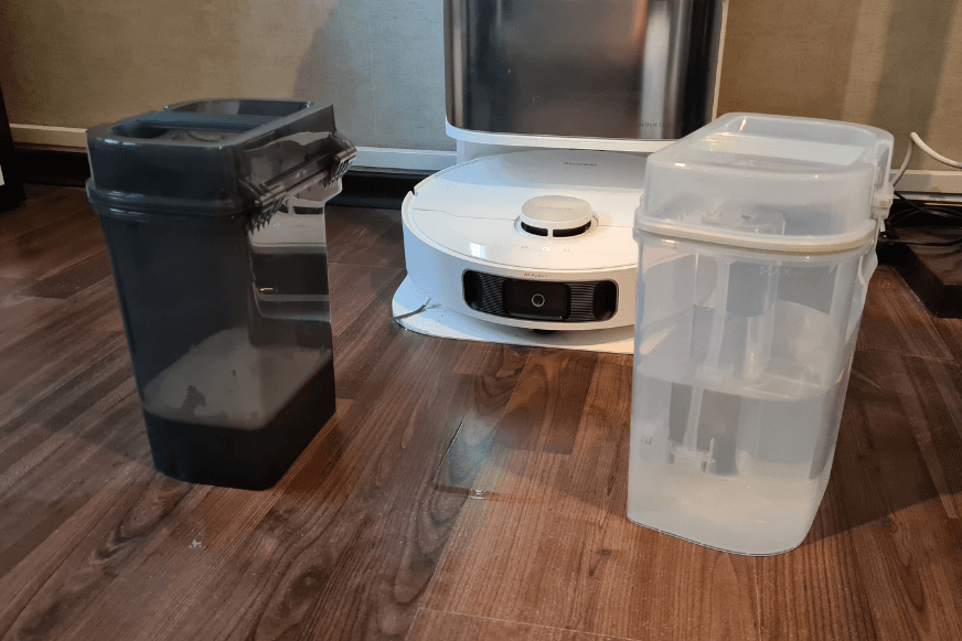 The dirty water tank of the Dreame L10s Ultra can be seen close up.